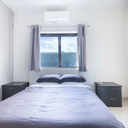 Daire Modern & Spacious 3 Bedroom - Close To Sliema Promenade