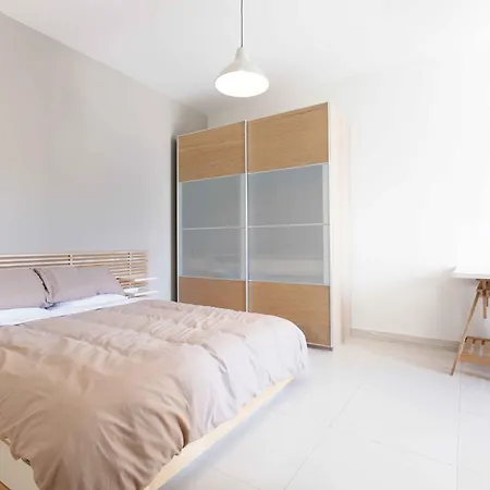 Daire Modern & Spacious 3 Bedroom - Close To Sliema Promenade Gzira